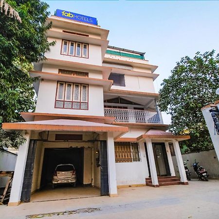 Отель Fabexpress Anurag Residency Гувахати Экстерьер фото